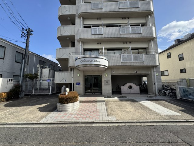 想定年間賃料42.0万　想定利回り30.0％　RC造の玄関