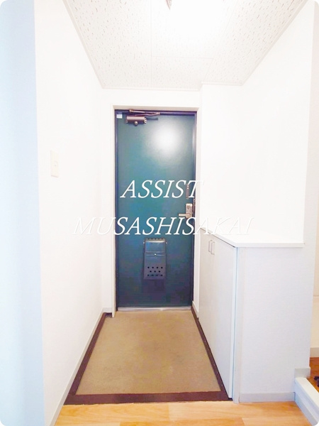 トリヴァンベール武蔵野の玄関|写真：設備同仕様の別号室です