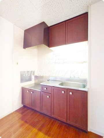 トリヴァンベール武蔵野のキッチン|写真：設備同仕様の別号室です