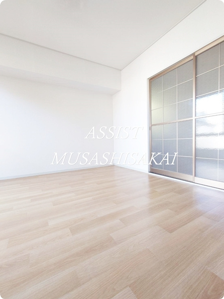 トリヴァンベール武蔵野の居間・リビング|写真：設備同仕様の別号室です