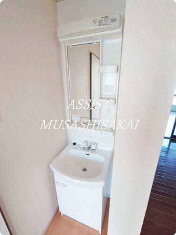 トリヴァンベール武蔵野の独立洗面台|写真：設備同仕様の別号室です