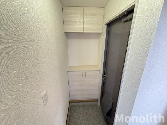 大町ガーデンライフE棟の玄関