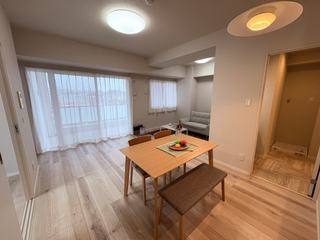 プレミアムコート与儀パークヒルズの居間・リビング