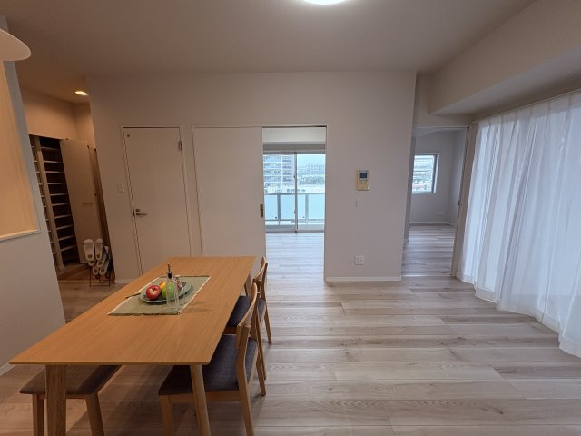 プレミアムコート与儀パークヒルズの居間・リビング