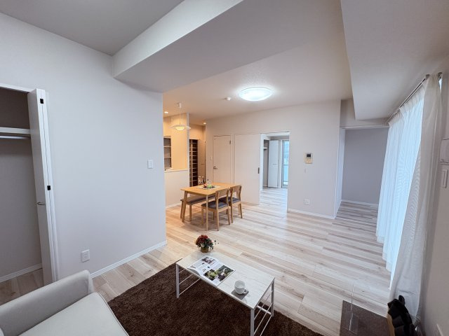 プレミアムコート与儀パークヒルズの居間・リビング