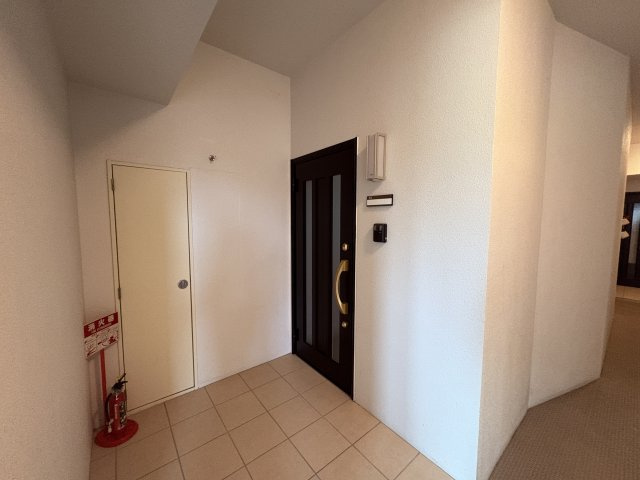 プレミアムコート与儀パークヒルズの玄関