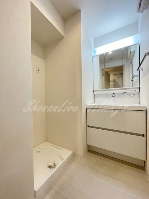 厚木市田村町の賃貸マンションの洗面所|三面鏡洗面台♪