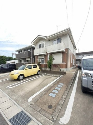 【駐車場】 | フレーシュ | 車をお持ちの方に嬉しい駐車場付きの物件です