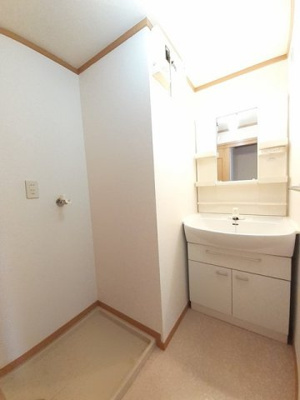 【洗面所】 | フレーシュ | 脱衣スペースもあります