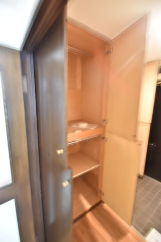 大阪市都島区中野町２丁目の賃貸マンションの収納