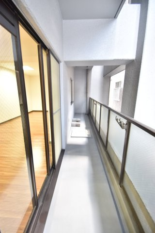 大阪市都島区中野町２丁目の賃貸マンションのバルコニー