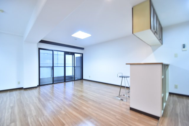 大阪市都島区中野町２丁目の賃貸マンションの居間・リビング