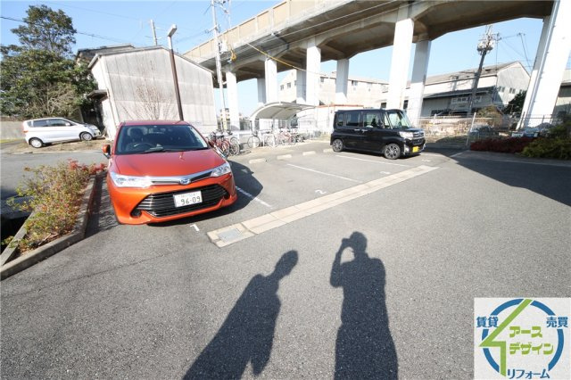 ユニベール神戸の駐車場