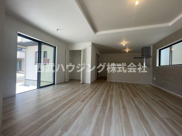 【仲介手数料無料】所沢市東狭山ケ丘７期全５棟１号棟　所沢市の不動産なら西武ハウジングの居間・リビング