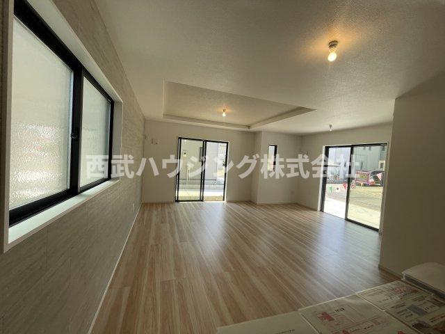 【仲介手数料無料】所沢市東狭山ケ丘７期全５棟１号棟　所沢市の不動産なら西武ハウジングの居間・リビング