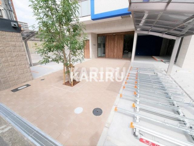 Gravis城東中央の駐車場