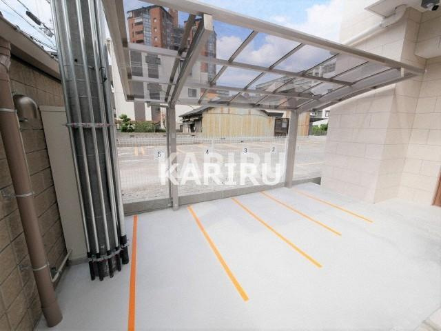 Gravis城東中央の駐車場