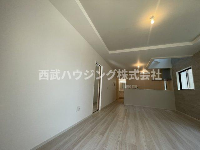 【仲介手数料無料】所沢市東狭山ケ丘７期全５棟２号棟　所沢市の不動産なら西武ハウジングの居間・リビング