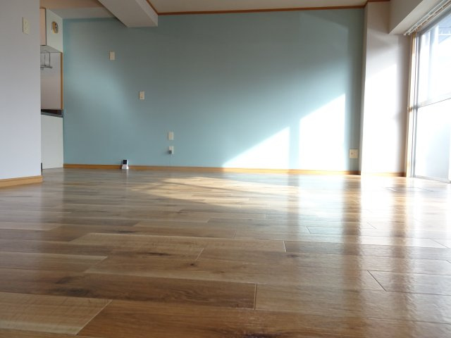 ベルメゾン若森の居間・リビング