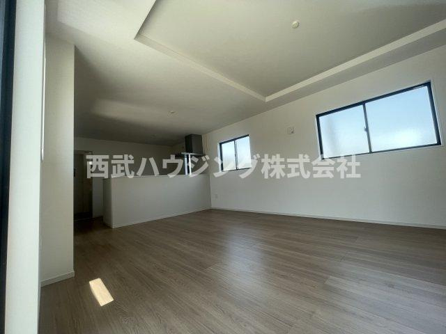 【仲介手数料無料】所沢市東狭山ケ丘７期全５棟３号棟　所沢新築なら西武ハウジングの居間・リビング
