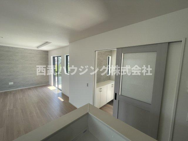 【仲介手数料無料】所沢市東狭山ケ丘７期全５棟３号棟　所沢新築なら西武ハウジングの居間・リビング