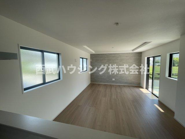 【仲介手数料無料】所沢市東狭山ケ丘７期全５棟３号棟　所沢新築なら西武ハウジングの居間・リビング