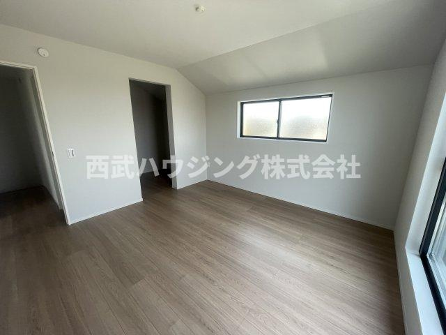 【仲介手数料無料】所沢市東狭山ケ丘７期全５棟３号棟　所沢新築なら西武ハウジングの洋室
