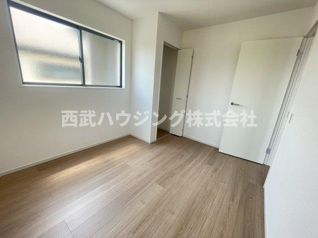 【仲介手数料無料】所沢市東狭山ケ丘７期全５棟３号棟　所沢新築なら西武ハウジングの洋室