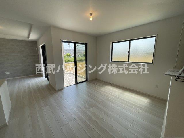 【仲介手数料無料】所沢市東狭山ケ丘７期全５棟４号棟　所沢新築なら西武ハウジングの居間・リビング
