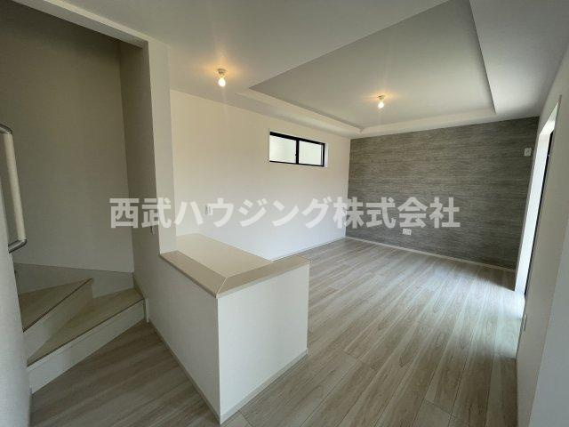 【仲介手数料無料】所沢市東狭山ケ丘７期全５棟４号棟　所沢新築なら西武ハウジングの居間・リビング