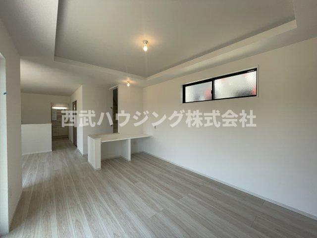 【仲介手数料無料】所沢市東狭山ケ丘７期全５棟４号棟　所沢新築なら西武ハウジングの居間・リビング