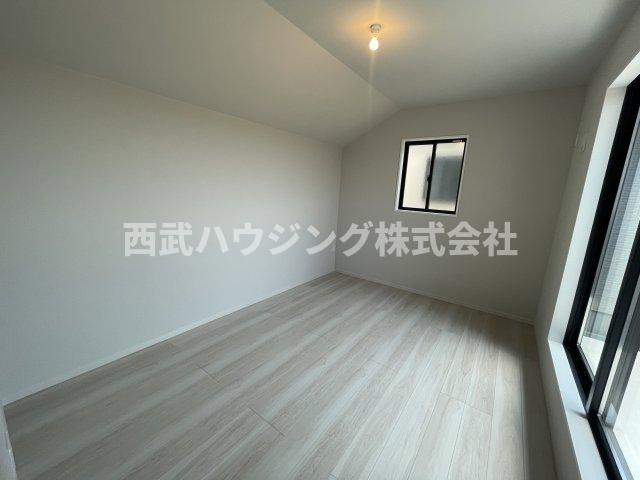 【仲介手数料無料】所沢市東狭山ケ丘７期全５棟４号棟　所沢新築なら西武ハウジングの洋室