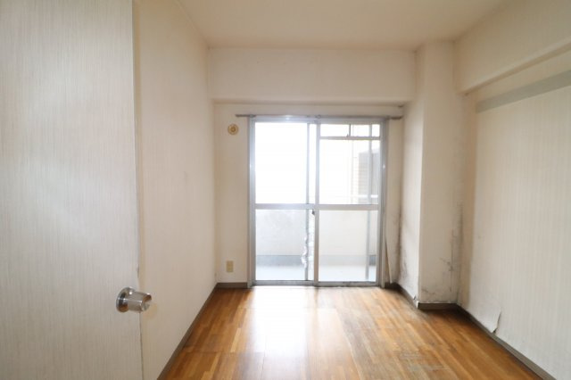 千里サザンテラスの洋室