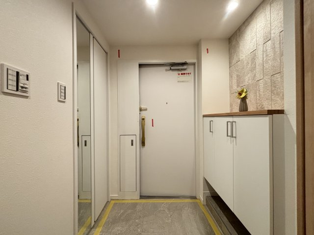 清新北ハイツ5号棟の玄関