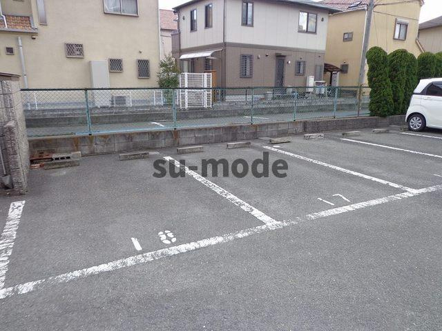 エスポワール茨木の駐車場