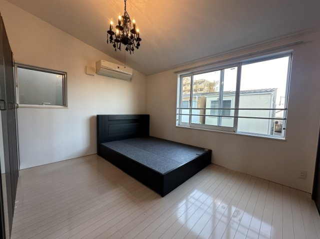 東墨田2丁目戸建の洋室|洋室7.85帖（3F）家具は付きません。