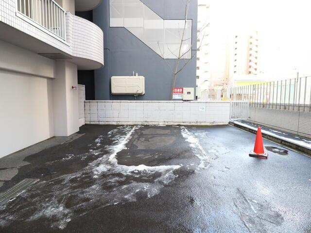 リラハイツ大通の駐車場| 