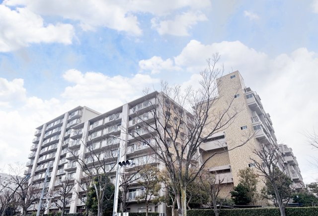 清新南ハイツ12号棟の外観