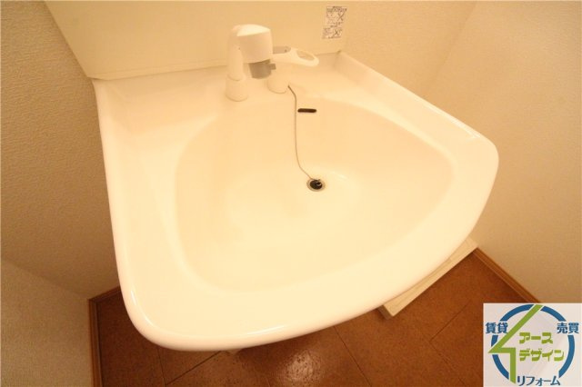 ローズコート野添　A棟の独立洗面台|※類似部屋