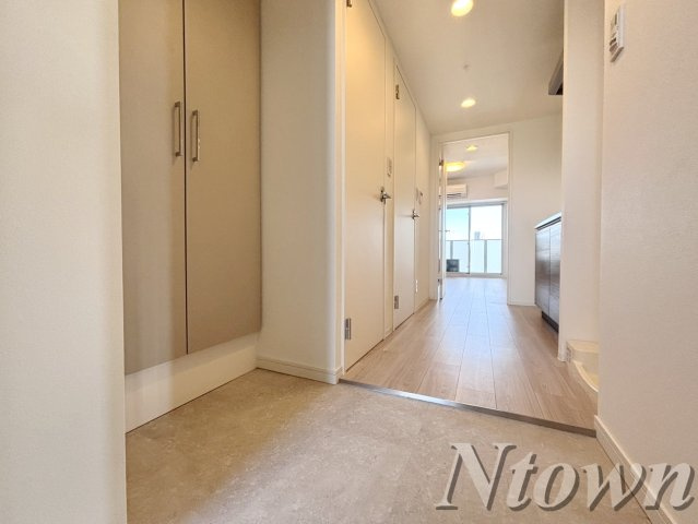 【玄関】 | SHOKEN Residence 名古屋〈太閤通〉 | 明るい玄関です