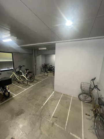 スカイコート中野の駐車場