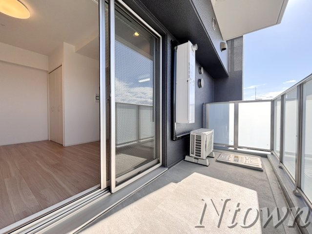【バルコニー】 | SHOKEN Residence 名古屋〈太閤通〉 | 開放的で明るい空間を演出してくれるバルコニーです