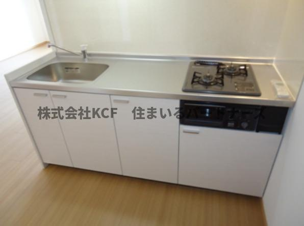 すかる通東のキッチン|コンパクトなキッチンで掃除もラクラク
