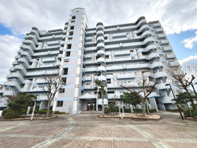 【外観】 | ヴァローレ三原台壱棟 | ワイドバルコニーですので、洗濯物が干しやすそうですよ！