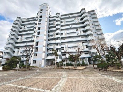 【外観】 | ヴァローレ三原台壱棟 | 南海泉北線「泉ヶ丘」駅まで徒歩１６分！毎日の通勤・通学に便利ですね♪