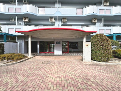 【エントランス】 | ヴァローレ三原台壱棟 | トイレ内に窓があるので、換気しやすく匂いもこもりませんね！