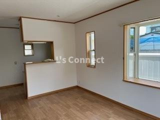 【居間・リビング】 | ＹＡＭＡＴＯハウスＡ | １２．５帖のＬＤＫ。角部屋で２面に窓があります。