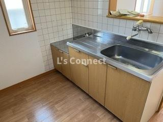 【キッチン】 | ＹＡＭＡＴＯハウスＡ | ２口ガスコンロ設置可能な対面キッチンです。