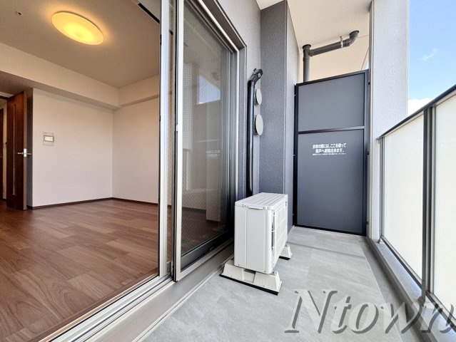 【バルコニー】 | SHOKEN Residence 名古屋〈太閤通〉 | 開放的で明るい空間を演出してくれるバルコニーです