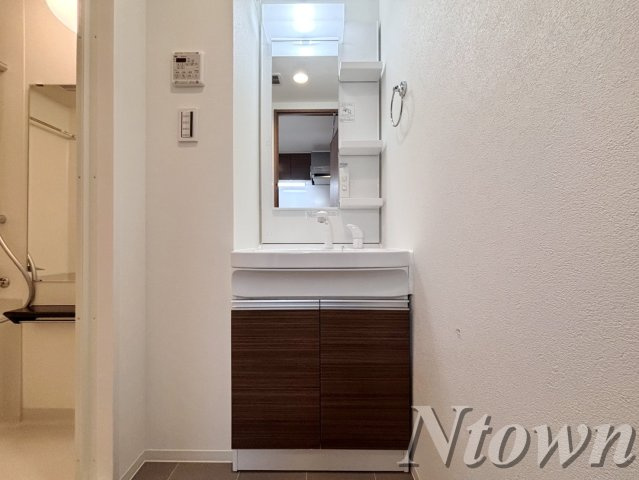 【独立洗面台】 | SHOKEN Residence 名古屋〈太閤通〉 | 朝の支度にも助かる、独立の洗髪洗面化粧台